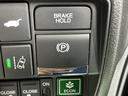 パーキングブレーキはスマートな電子制御式と合わせて渋滞時等にブレーキペダルから足を離しても停車状態を保持してくれるオートブレーキホールド機能で運転が楽になります。スタートはアクセルペダルを踏むだけ