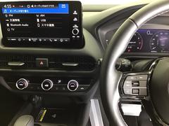 ホンダ純正メモリーナビ搭載なので、遠方へのドライブもお任せ下さい！ステアリング左手側にオーディオ関連のコントロールスイッチを配置しています。操作時は視線を逸らすことなく運転に集中できます 3