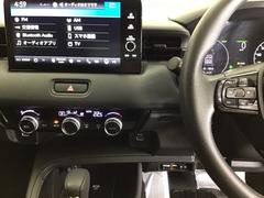 ホンダ純正メモリーナビ搭載なので、遠方へのドライブもお任せ下さい！ステアリング左手側にオーディオ関連のコントロールスイッチを配置しています。操作時は視線を逸らすことなく運転に集中できます 3