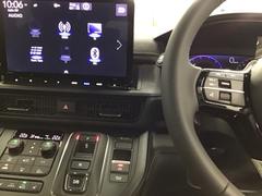 ホンダ純正メモリーナビ搭載なので、遠方へのドライブもお任せ下さい！ステアリング左手側にオーディオ関連のコントロールスイッチを配置しています。操作時は視線を逸らすことなく運転に集中できます 3