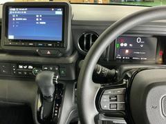 ホンダ純正メモリーナビ搭載なので、遠方へのドライブもお任せ下さい！ステアリング左手側にオーディオ関連のコントロールスイッチを配置しています。操作時は視線を逸らすことなく運転に集中できます 3