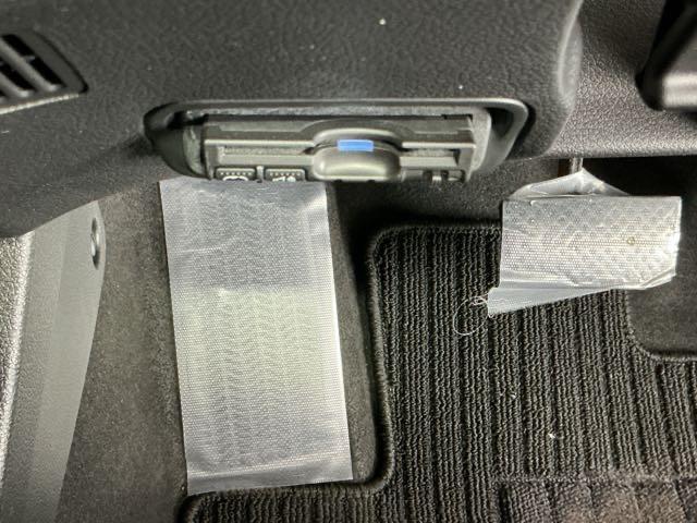 ヴェゼル ハイブリッドＺ　Ｒカメ　スマキー　革　ＬＥＤランプ　ＥＴＣ付　整備記録簿　シ－トヒ－タ－　サイドカーテンエアバック　運転席助手席エアバッグ　ＶＳＡ　パワーステアリング　フルオートエアコン　キーフリ（13枚目）