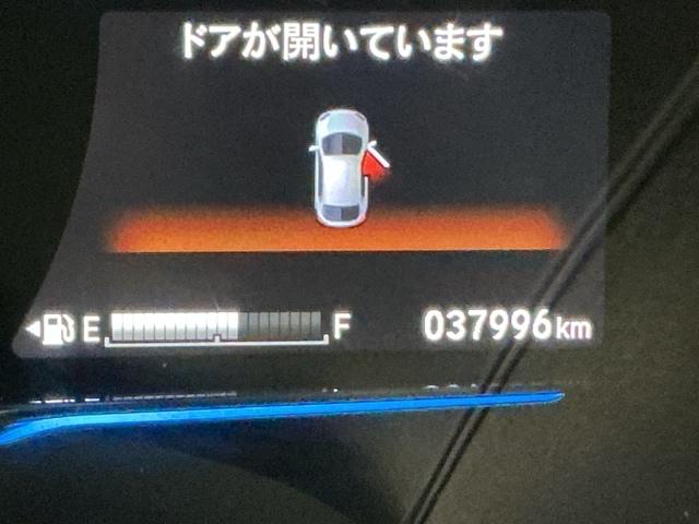 ヴェゼル ハイブリッドＺ　Ｒカメ　スマキー　革　ＬＥＤランプ　ＥＴＣ付　整備記録簿　シ－トヒ－タ－　サイドカーテンエアバック　運転席助手席エアバッグ　ＶＳＡ　パワーステアリング　フルオートエアコン　キーフリ（30枚目）