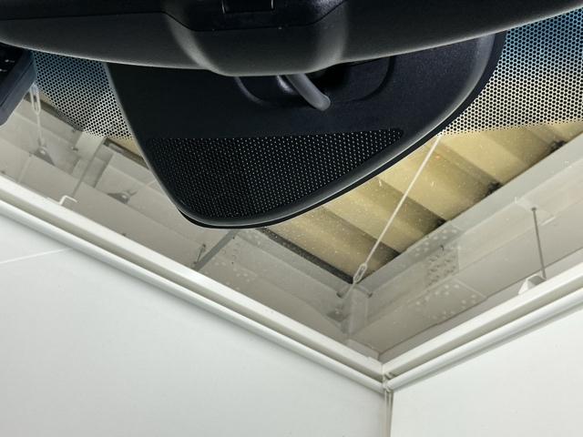 ヴェゼル ハイブリッドＺ　Ｒカメ　スマキー　革　ＬＥＤランプ　ＥＴＣ付　整備記録簿　シ－トヒ－タ－　サイドカーテンエアバック　運転席助手席エアバッグ　ＶＳＡ　パワーステアリング　フルオートエアコン　キーフリ（69枚目）