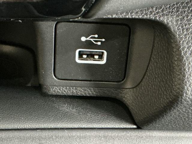 ヴェゼル ｅ：ＨＥＶＸ　ディスプレイオーディオ　ＥＴＣ　Ｒカメラ　前後障害物センサー　ＡＡＣ　イモビライザー　スマ－トキ－　誤発進抑制　ＰＷ　リアカメラ　クルコン　ＥＳＣ　キーフリー　ＬＥＤヘッドランプ　ＡＢＳ　アイドリング（18枚目）