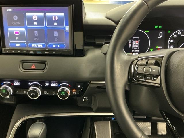 ヴェゼル ｅ：ＨＥＶＺ　ドラレコ　ナビ　Ｒカメラ　ブルートゥース　衝突回避支援ブレーキ機能　スマキ　Ｐトランク　フルオートエアコン　Ｄレコ　エアバッグ　両席エアバック　記録簿付　パワーウィンドウ　ＬＥＤランプ　ソナー　ＵＳＢ（3枚目）