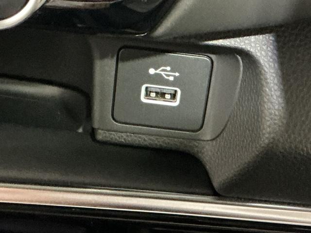 ヴェゼル ｅ：ＨＥＶＺ　ドラレコ　ナビ　Ｒカメラ　ブルートゥース　衝突回避支援ブレーキ機能　スマキ　Ｐトランク　フルオートエアコン　Ｄレコ　エアバッグ　両席エアバック　記録簿付　パワーウィンドウ　ＬＥＤランプ　ソナー　ＵＳＢ（16枚目）
