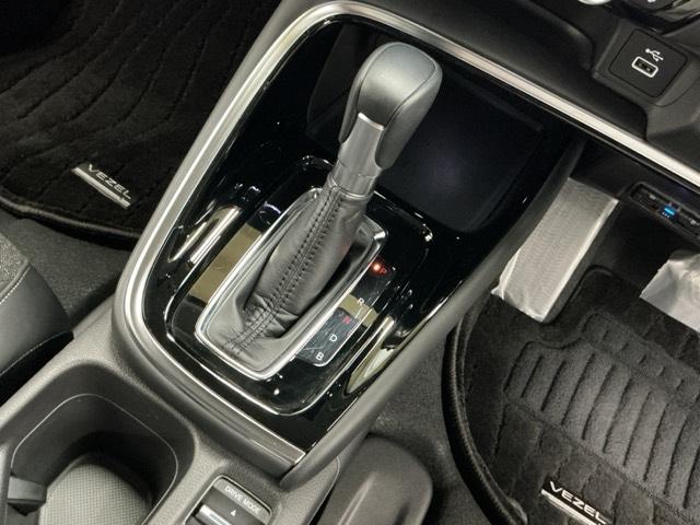 ヴェゼル ｅ：ＨＥＶＺ　ドラレコ　ナビ　Ｒカメラ　ブルートゥース　衝突回避支援ブレーキ機能　スマキ　Ｐトランク　フルオートエアコン　Ｄレコ　エアバッグ　両席エアバック　記録簿付　パワーウィンドウ　ＬＥＤランプ　ソナー　ＵＳＢ（22枚目）