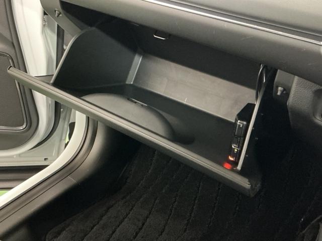 ヴェゼル ｅ：ＨＥＶＺ　ドラレコ　ナビ　Ｒカメラ　ブルートゥース　衝突回避支援ブレーキ機能　スマキ　Ｐトランク　フルオートエアコン　Ｄレコ　エアバッグ　両席エアバック　記録簿付　パワーウィンドウ　ＬＥＤランプ　ソナー　ＵＳＢ（67枚目）