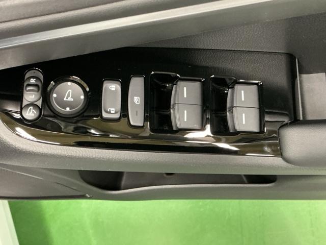 ヴェゼル ｅ：ＨＥＶＺ　ドラレコ　ナビ　Ｒカメラ　ブルートゥース　衝突回避支援ブレーキ機能　スマキ　Ｐトランク　フルオートエアコン　Ｄレコ　エアバッグ　両席エアバック　記録簿付　パワーウィンドウ　ＬＥＤランプ　ソナー　ＵＳＢ（69枚目）