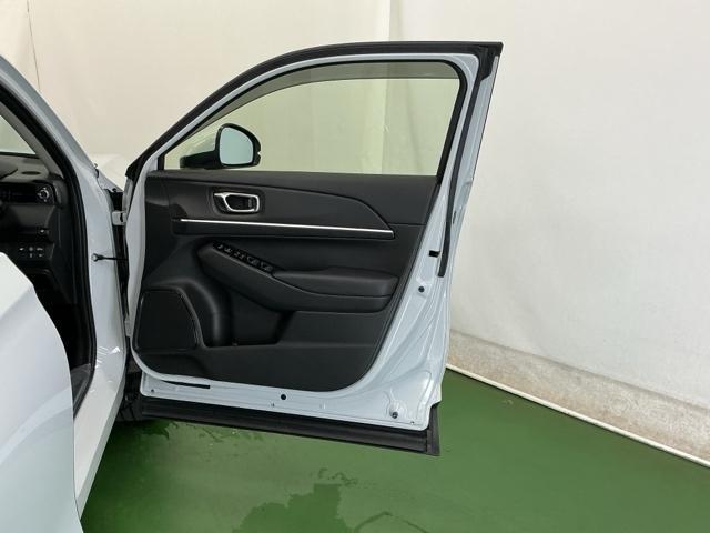ヴェゼル ｅ：ＨＥＶＺ　ドラレコ　ナビ　Ｒカメラ　ブルートゥース　衝突回避支援ブレーキ機能　スマキ　Ｐトランク　フルオートエアコン　Ｄレコ　エアバッグ　両席エアバック　記録簿付　パワーウィンドウ　ＬＥＤランプ　ソナー　ＵＳＢ（79枚目）