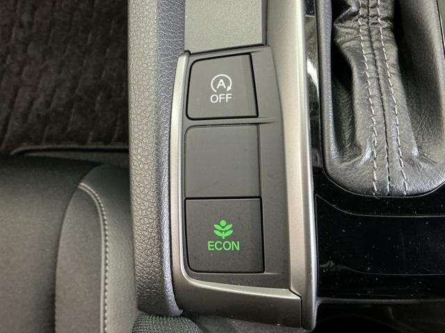 シビック ハッチバック　ナビ　Ｒカメラ　ブルートゥース　フルセグ　追突軽減ブレーキ　盗難防止装置　Ｂモニター　整備記録簿　横滑防止　Ａライト　シートヒーター付き　ＬＥＤライト　スマートキー　ＡＡＣ　サイドカーテンエアバック（26枚目）