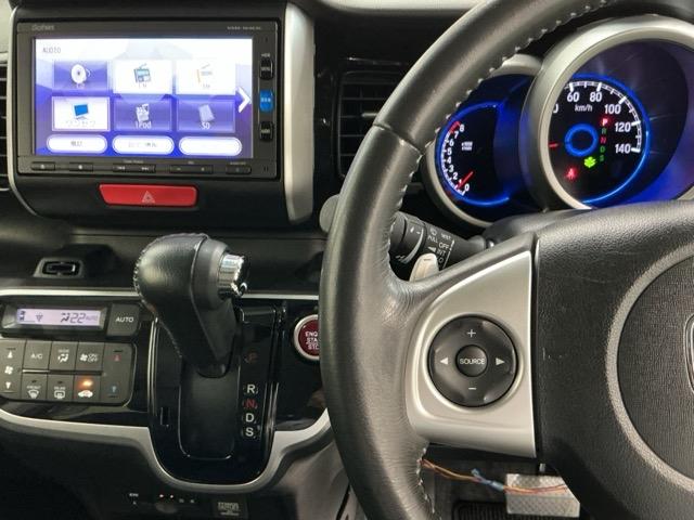 Ｎ－ＢＯＸ＋カスタム Ｇ・ターボＬパッケージ　ナビ　Ｒカメラ　ワンセグ　ＣＤ　ＥＴＣ　両側電動ドア　Ｓキー　クルコン　ベンチシート　イモビライザー　ターボ　アイドリングストップ　エアバッグ　オートエアコン　横滑り防止（3枚目）