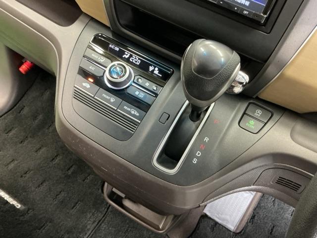 フリード Ｇ・ホンダセンシング　ドラレコ　ナビ　Ｒカメラ　後席モニター　Ｆセグ　追突被害軽減ブレーキ　ｉストップ　Ｗエアバッグ　パワーウィンドウ　アクティブクルーズコントロール　スマートキ　カラーバックモニター　整備点検記録簿（17枚目）