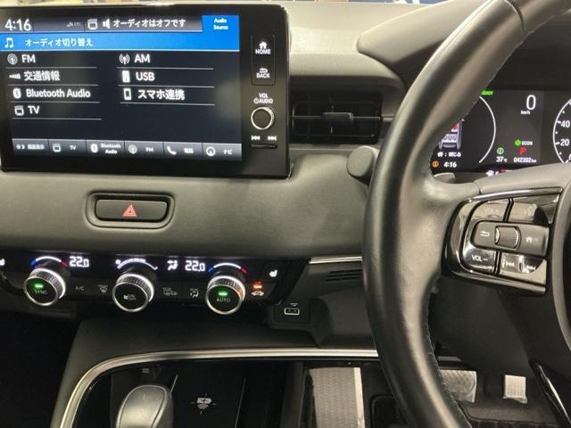 ヴェゼル ｅ：ＨＥＶＺ　ドラレコ　ナビ　Ｒカメラ　ブルートゥース　衝突回避支援ブレーキ機能　スマキ　Ｐトランク　フルオートエアコン　Ｄレコ　エアバッグ　両席エアバック　記録簿付　パワーウィンドウ　ＬＥＤランプ　ソナー　ＵＳＢ（3枚目）