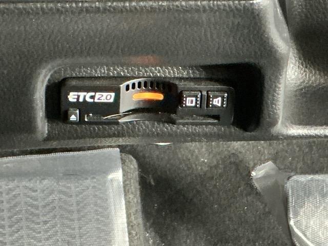 ヴェゼル ｅ：ＨＥＶＺ　ドラレコ　ナビ　Ｒカメラ　ブルートゥース　衝突回避支援ブレーキ機能　スマキ　Ｐトランク　フルオートエアコン　Ｄレコ　エアバッグ　両席エアバック　記録簿付　パワーウィンドウ　ＬＥＤランプ　ソナー　ＵＳＢ（15枚目）