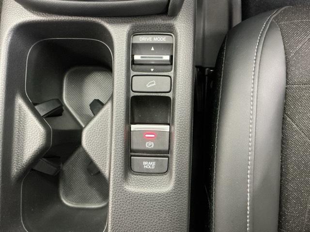 ヴェゼル ｅ：ＨＥＶＺ　ドラレコ　ナビ　Ｒカメラ　ブルートゥース　衝突回避支援ブレーキ機能　スマキ　Ｐトランク　フルオートエアコン　Ｄレコ　エアバッグ　両席エアバック　記録簿付　パワーウィンドウ　ＬＥＤランプ　ソナー　ＵＳＢ（18枚目）