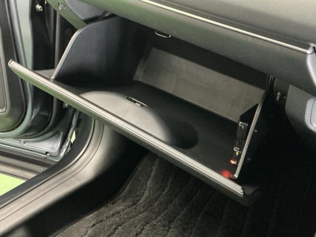 ヴェゼル ｅ：ＨＥＶＺ　ドラレコ　ナビ　Ｒカメラ　ブルートゥース　衝突回避支援ブレーキ機能　スマキ　Ｐトランク　フルオートエアコン　Ｄレコ　エアバッグ　両席エアバック　記録簿付　パワーウィンドウ　ＬＥＤランプ　ソナー　ＵＳＢ（64枚目）