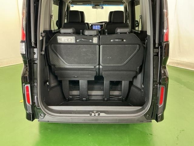ステップワゴンスパーダ スパーダ・クールスピリットホンダセンシング　ドラレコ　ナビ　Ｒカメラ　後席モニター　サイドエアバック　スマートキ　左右電動スライドドア　バックモニタ　地ＴＶ　三列シート　助手席エアバッグ　ドライブレコーダ　ＡＡＣ　横滑り防止機能　ターボ車（31枚目）