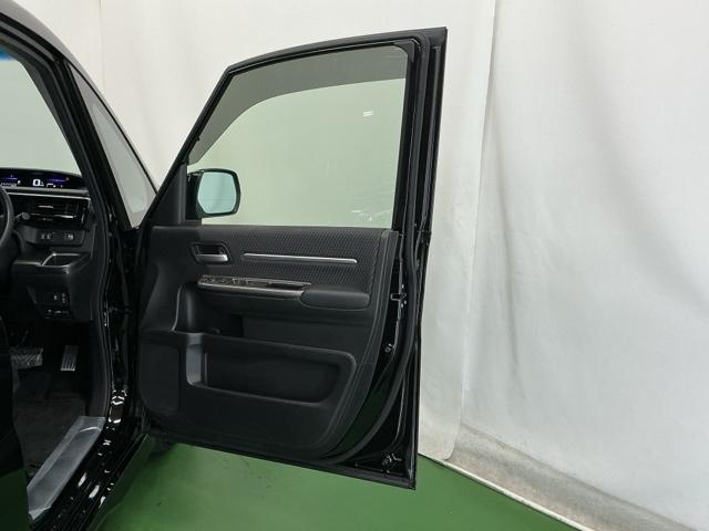 ステップワゴンスパーダ スパーダ・クールスピリットホンダセンシング　ドラレコ　ナビ　Ｒカメラ　後席モニター　サイドエアバック　スマートキ　左右電動スライドドア　バックモニタ　地ＴＶ　三列シート　助手席エアバッグ　ドライブレコーダ　ＡＡＣ　横滑り防止機能　ターボ車（53枚目）