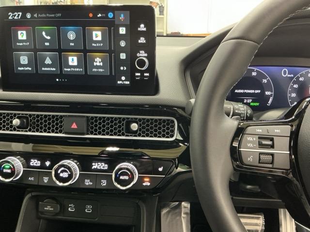 シビック ｅ：ＨＥＶＥＸ　ディスプレイオーディオ　Ｒカメラ　ＴＶ　衝突被害軽減ブレーキ　Ｂカメラ　シートヒーター　ＥＴＣ　フルセグ　ＬＥＤヘッドライト　サイドカーテンエアバック　オートライト　パーキングセンサー　ドラレコ（3枚目）