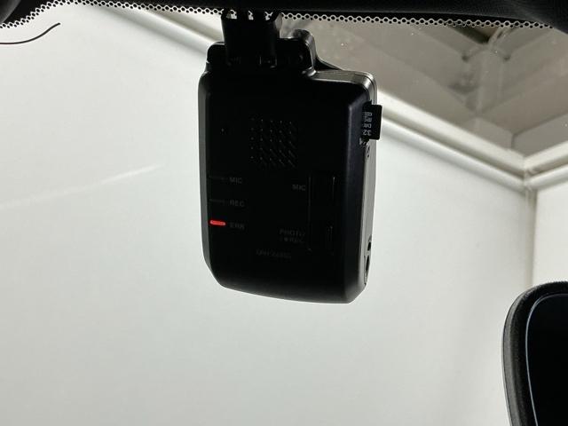 シビック ｅ：ＨＥＶＥＸ　ディスプレイオーディオ　Ｒカメラ　ＴＶ　衝突被害軽減ブレーキ　Ｂカメラ　シートヒーター　ＥＴＣ　フルセグ　ＬＥＤヘッドライト　サイドカーテンエアバック　オートライト　パーキングセンサー　ドラレコ（14枚目）