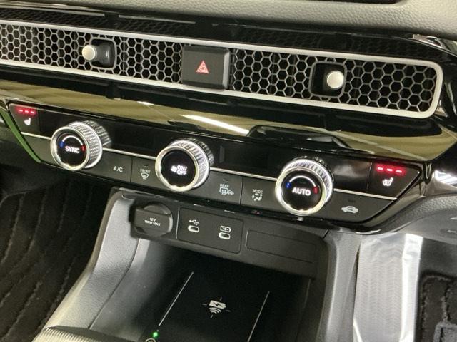 シビック ｅ：ＨＥＶＥＸ　ディスプレイオーディオ　Ｒカメラ　ＴＶ　衝突被害軽減ブレーキ　Ｂカメラ　シートヒーター　ＥＴＣ　フルセグ　ＬＥＤヘッドライト　サイドカーテンエアバック　オートライト　パーキングセンサー　ドラレコ（16枚目）