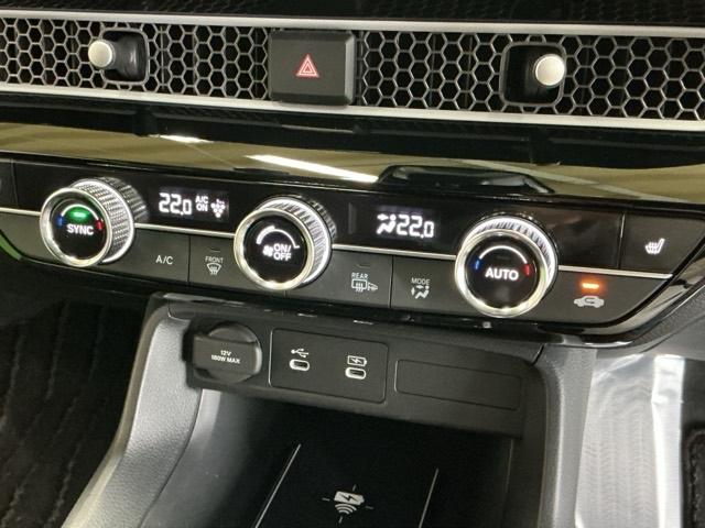 シビック ｅ：ＨＥＶＥＸ　ディスプレイオーディオ　Ｒカメラ　ＴＶ　衝突被害軽減ブレーキ　Ｂカメラ　シートヒーター　ＥＴＣ　フルセグ　ＬＥＤヘッドライト　サイドカーテンエアバック　オートライト　パーキングセンサー　ドラレコ（17枚目）