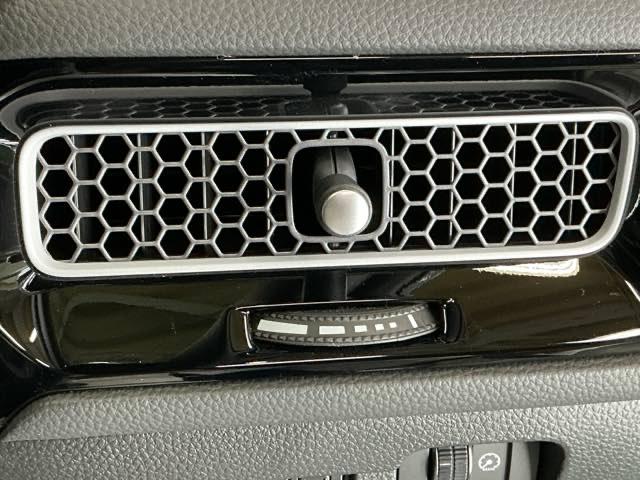 シビック ｅ：ＨＥＶＥＸ　ディスプレイオーディオ　Ｒカメラ　ＴＶ　衝突被害軽減ブレーキ　Ｂカメラ　シートヒーター　ＥＴＣ　フルセグ　ＬＥＤヘッドライト　サイドカーテンエアバック　オートライト　パーキングセンサー　ドラレコ（67枚目）