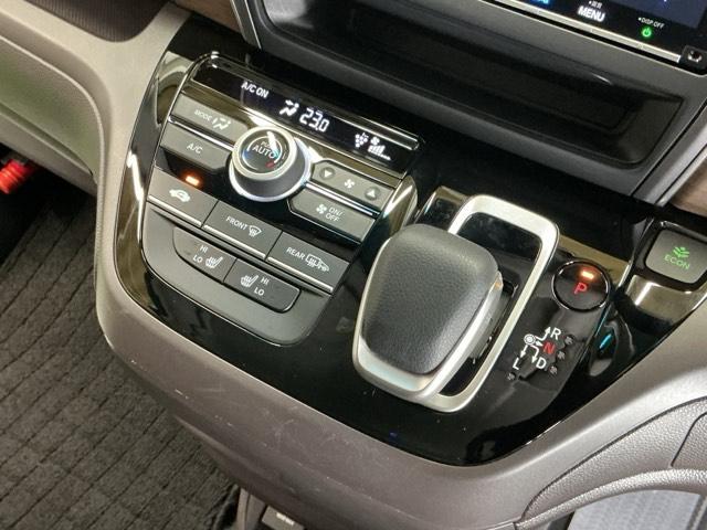 フリードハイブリッド ハイブリッド・Ｇ　ナビ　Ｒカメラ　ブルートゥース　フルセグ　福祉車輌　両電動ドア　サイドエアバック　クルコン　スマキー　パワーステアリング　ＬＥＤライト　ウォークスルー　ＥＴＣ付　フルオートエアコン　Ｂカメラ　シートＨ（17枚目）