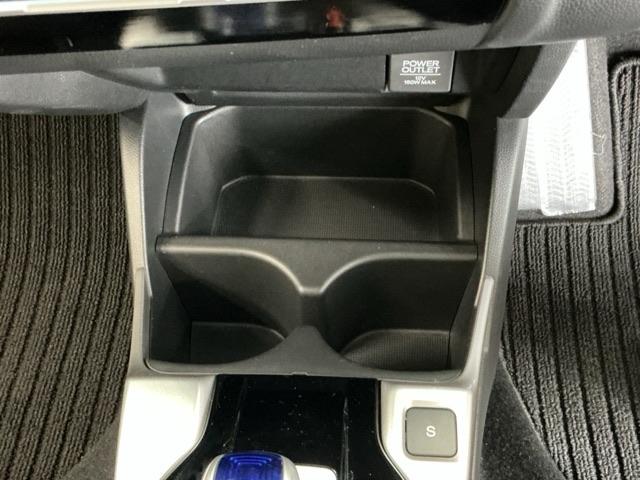 フィットハイブリッド Ｆパッケージ　ナビ　Ｒカメラ　ＣＤ　横滑り防止装備　盗難警報装置　記録簿有り　ＡＵＴＯエアコン　カーテンエアバック　助手席エアバック　ＥＣＯＮ　リヤカメラ　ＡＢＳ付　横滑り防止システム　キーレスエントリー（15枚目）
