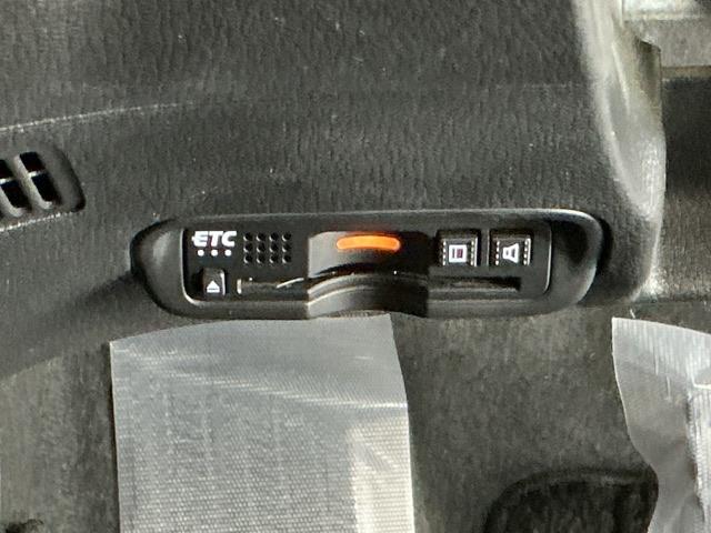 ヴェゼル Ｘ・ホンダセンシング　ドラレコ　ナビ　Ｒカメラ　後席モニター　Ｗエアバッグ　盗難防止　アクティブクルーズコントロール　オートエアコン　ＬＥＤランプ　衝突軽減ブレ－キ　パワステ　整備記録簿　カーテンエアバック　ＵＳＢポート（15枚目）