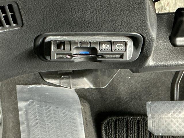 ヴェゼル ハイブリッドX ナビ Rカメラ ブルートゥース DVD リヤカメラ ETC付き Aクルーズ セキュリティアラーム VSA アイドリングSTOP 整備記録簿 スマートキ ワンセグテレビ USB接続 サイドエアバッグ(13枚目)