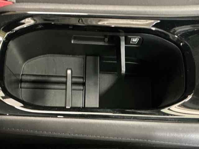 ヴェゼル ハイブリッドX ナビ Rカメラ ブルートゥース DVD リヤカメラ ETC付き Aクルーズ セキュリティアラーム VSA アイドリングSTOP 整備記録簿 スマートキ ワンセグテレビ USB接続 サイドエアバッグ(17枚目)