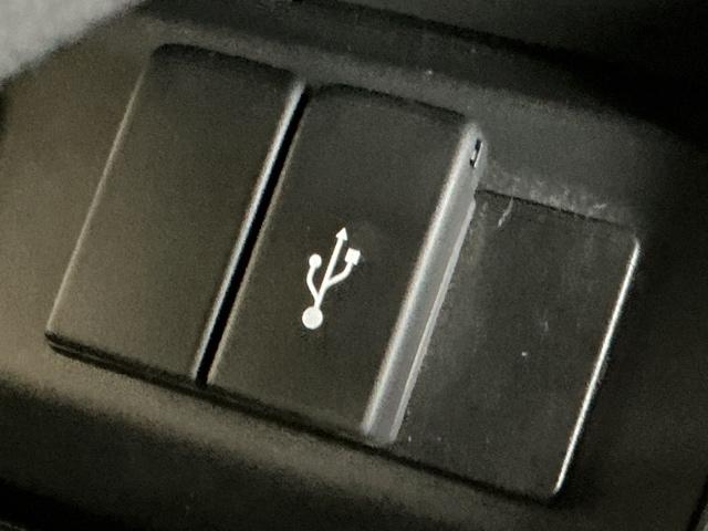 ヴェゼル ハイブリッドX ナビ Rカメラ ブルートゥース DVD リヤカメラ ETC付き Aクルーズ セキュリティアラーム VSA アイドリングSTOP 整備記録簿 スマートキ ワンセグテレビ USB接続 サイドエアバッグ(18枚目)