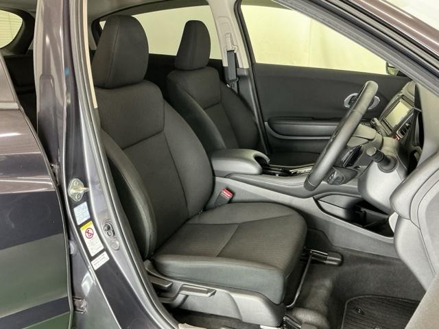 ヴェゼル ハイブリッドX ナビ Rカメラ ブルートゥース DVD リヤカメラ ETC付き Aクルーズ セキュリティアラーム VSA アイドリングSTOP 整備記録簿 スマートキ ワンセグテレビ USB接続 サイドエアバッグ(19枚目)