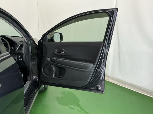 ヴェゼル ハイブリッドX ナビ Rカメラ ブルートゥース DVD リヤカメラ ETC付き Aクルーズ セキュリティアラーム VSA アイドリングSTOP 整備記録簿 スマートキ ワンセグテレビ USB接続 サイドエアバッグ(48枚目)