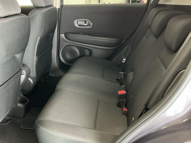 ヴェゼル ハイブリッドX ナビ Rカメラ ブルートゥース DVD リヤカメラ ETC付き Aクルーズ セキュリティアラーム VSA アイドリングSTOP 整備記録簿 スマートキ ワンセグテレビ USB接続 サイドエアバッグ(49枚目)