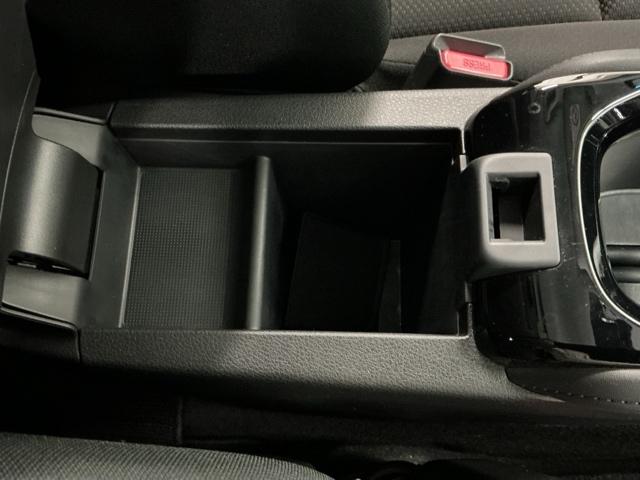 ヴェゼル ハイブリッドX ナビ Rカメラ ブルートゥース DVD リヤカメラ ETC付き Aクルーズ セキュリティアラーム VSA アイドリングSTOP 整備記録簿 スマートキ ワンセグテレビ USB接続 サイドエアバッグ(62枚目)