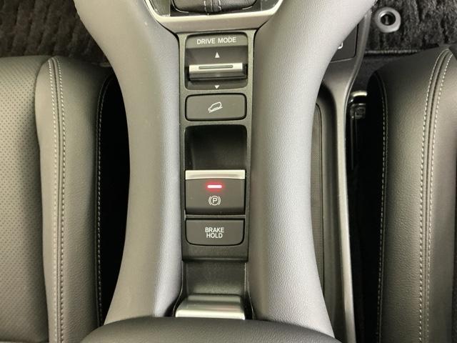 ZR-V Z ドラレコ ナビ Rカメラ ブルートゥース Dレコ 盗難防止システム インテリキー カーテンエアバック 地デジ VSA クルコン USB エアコン ターボ 本革シ-ト クリアランスソナー 整備記録簿(18枚目)