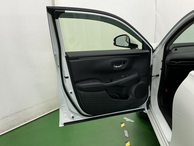 ZR-V Z ドラレコ ナビ Rカメラ ブルートゥース Dレコ 盗難防止システム インテリキー カーテンエアバック 地デジ VSA クルコン USB エアコン ターボ 本革シ-ト クリアランスソナー 整備記録簿(51枚目)