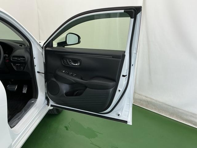 ZR-V Z ドラレコ ナビ Rカメラ ブルートゥース Dレコ 盗難防止システム インテリキー カーテンエアバック 地デジ VSA クルコン USB エアコン ターボ 本革シ-ト クリアランスソナー 整備記録簿(52枚目)