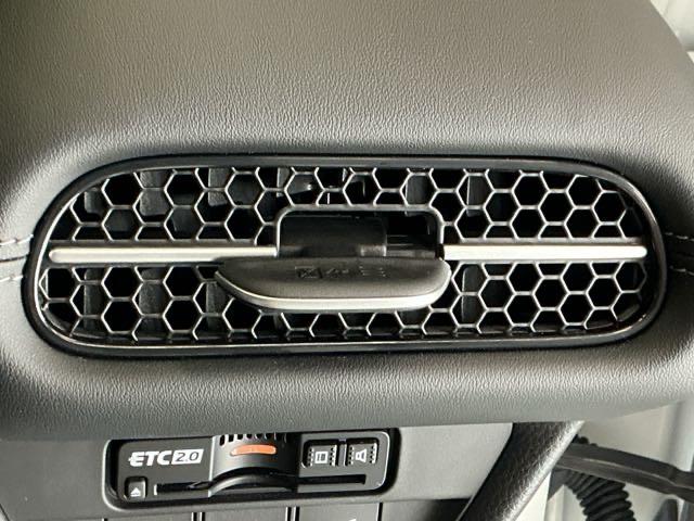 ZR-V Z ドラレコ ナビ Rカメラ ブルートゥース Dレコ 盗難防止システム インテリキー カーテンエアバック 地デジ VSA クルコン USB エアコン ターボ 本革シ-ト クリアランスソナー 整備記録簿(68枚目)