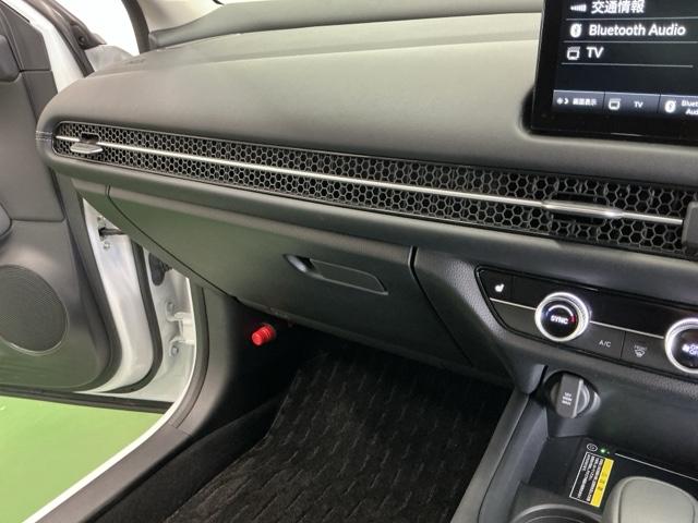 ZR-V Z ドラレコ ナビ Rカメラ ブルートゥース Dレコ 盗難防止システム インテリキー カーテンエアバック 地デジ VSA クルコン USB エアコン ターボ 本革シ-ト クリアランスソナー 整備記録簿(69枚目)