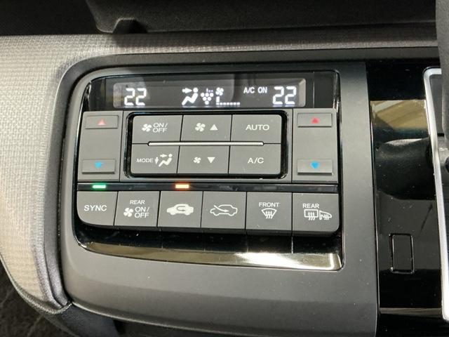 ステップワゴンスパーダ スパーダホンダセンシング ナビ Rカメラ 後席モニター フルセグ 盗難防止 助手席エアバッグ Wパワスラ 記録簿有 地デジ LEDライト 横滑り防止システム オートエアコン リアカメラ USB 三列シート アイドリングS(15枚目)