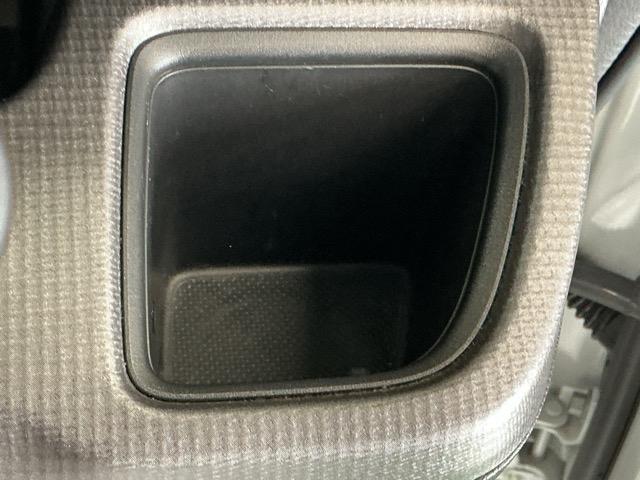 ステップワゴンスパーダ スパーダホンダセンシング ナビ Rカメラ 後席モニター フルセグ 盗難防止 助手席エアバッグ Wパワスラ 記録簿有 地デジ LEDライト 横滑り防止システム オートエアコン リアカメラ USB 三列シート アイドリングS(17枚目)