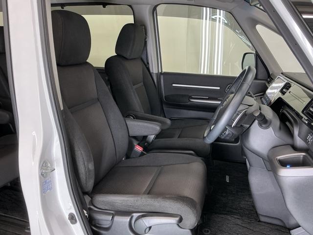 ステップワゴンスパーダ スパーダホンダセンシング ナビ Rカメラ 後席モニター フルセグ 盗難防止 助手席エアバッグ Wパワスラ 記録簿有 地デジ LEDライト 横滑り防止システム オートエアコン リアカメラ USB 三列シート アイドリングS(19枚目)