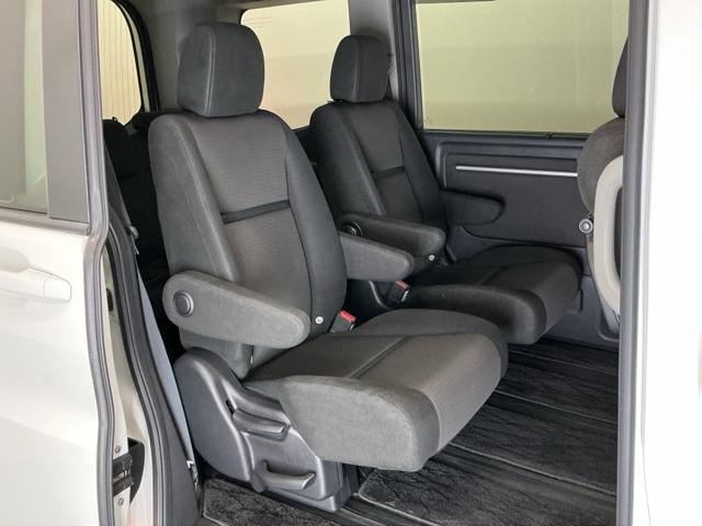 ステップワゴンスパーダ スパーダホンダセンシング ナビ Rカメラ 後席モニター フルセグ 盗難防止 助手席エアバッグ Wパワスラ 記録簿有 地デジ LEDライト 横滑り防止システム オートエアコン リアカメラ USB 三列シート アイドリングS(20枚目)