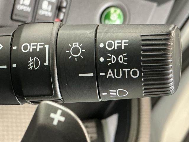 ステップワゴンスパーダ スパーダホンダセンシング ナビ Rカメラ 後席モニター フルセグ 盗難防止 助手席エアバッグ Wパワスラ 記録簿有 地デジ LEDライト 横滑り防止システム オートエアコン リアカメラ USB 三列シート アイドリングS(23枚目)