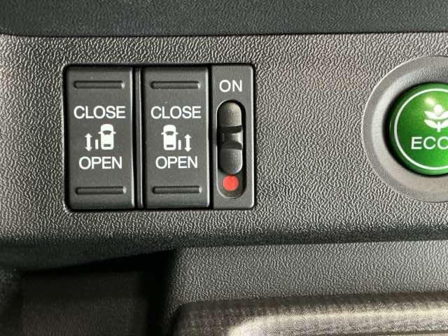 ステップワゴンスパーダ スパーダホンダセンシング ナビ Rカメラ 後席モニター フルセグ 盗難防止 助手席エアバッグ Wパワスラ 記録簿有 地デジ LEDライト 横滑り防止システム オートエアコン リアカメラ USB 三列シート アイドリングS(24枚目)